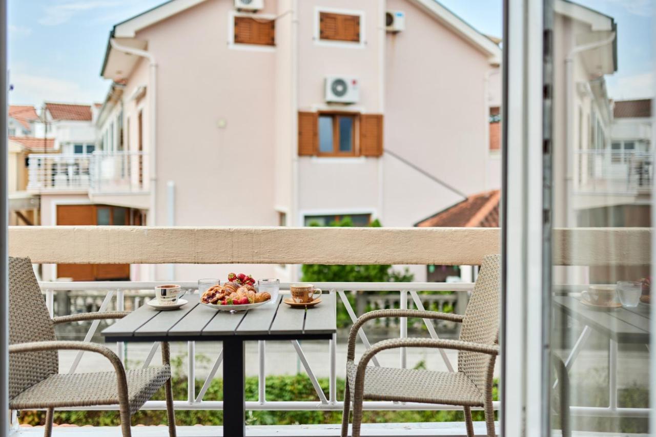 Waikiki Beach House Villa Tivat Exterior foto