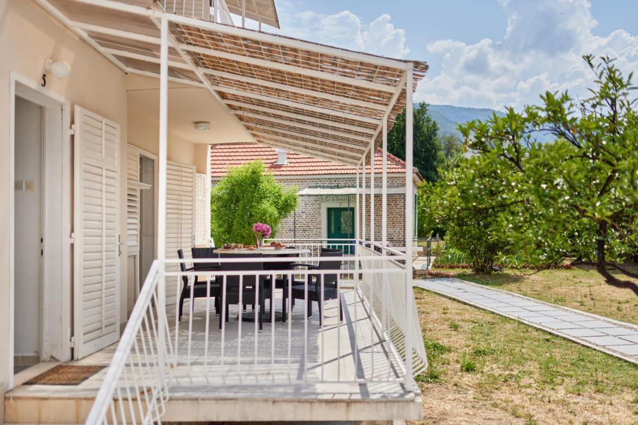 Waikiki Beach House Villa Tivat Exterior foto