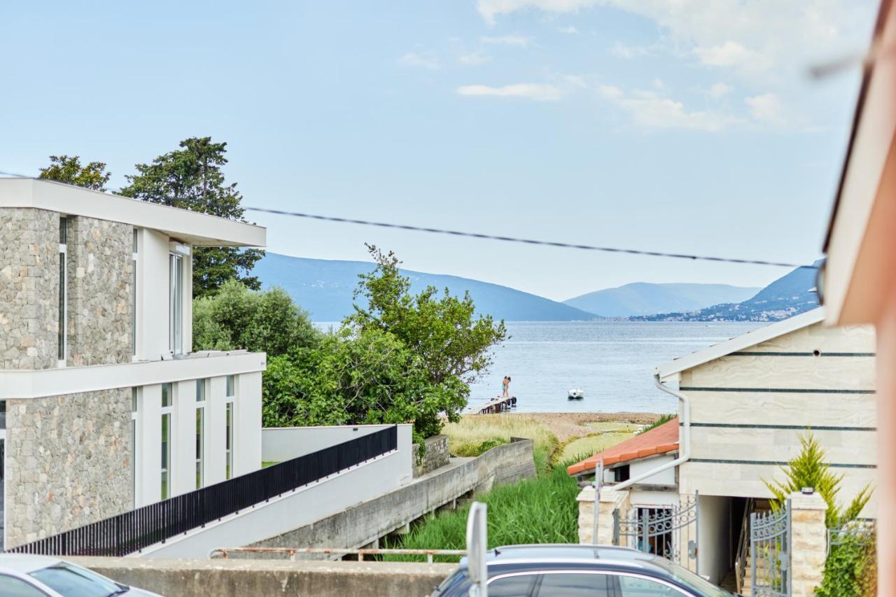 Waikiki Beach House Villa Tivat Exterior foto