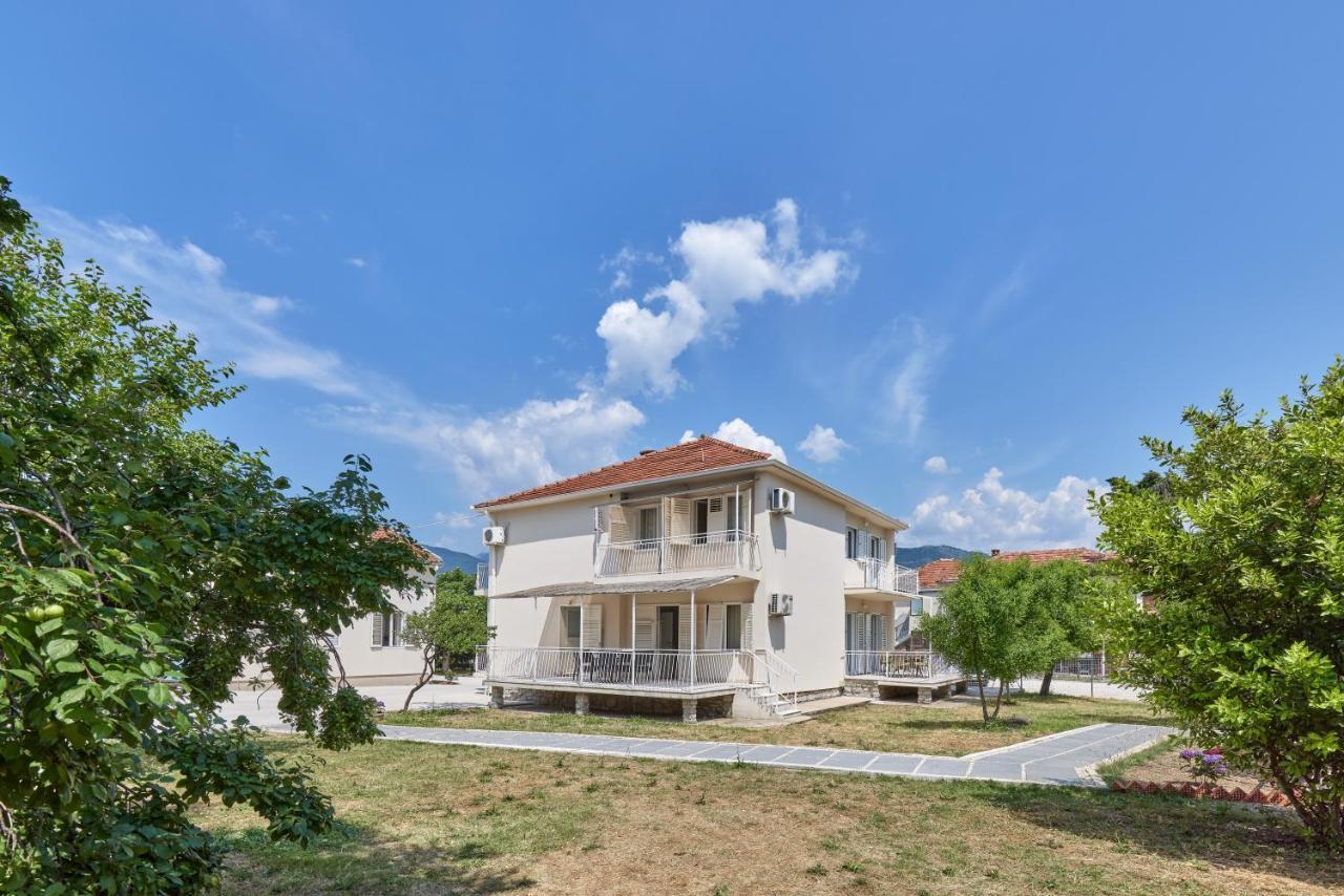 Waikiki Beach House Villa Tivat Exterior foto