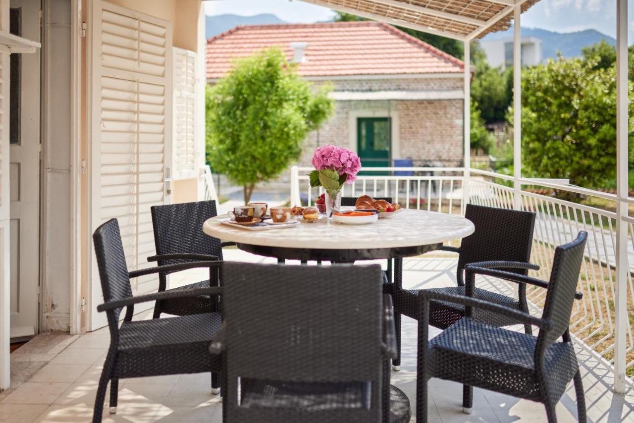 Waikiki Beach House Villa Tivat Exterior foto