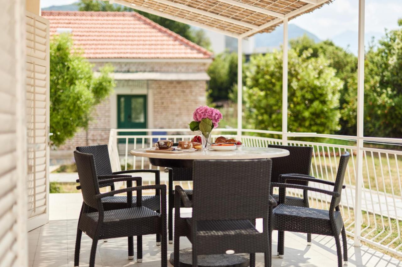 Waikiki Beach House Villa Tivat Exterior foto