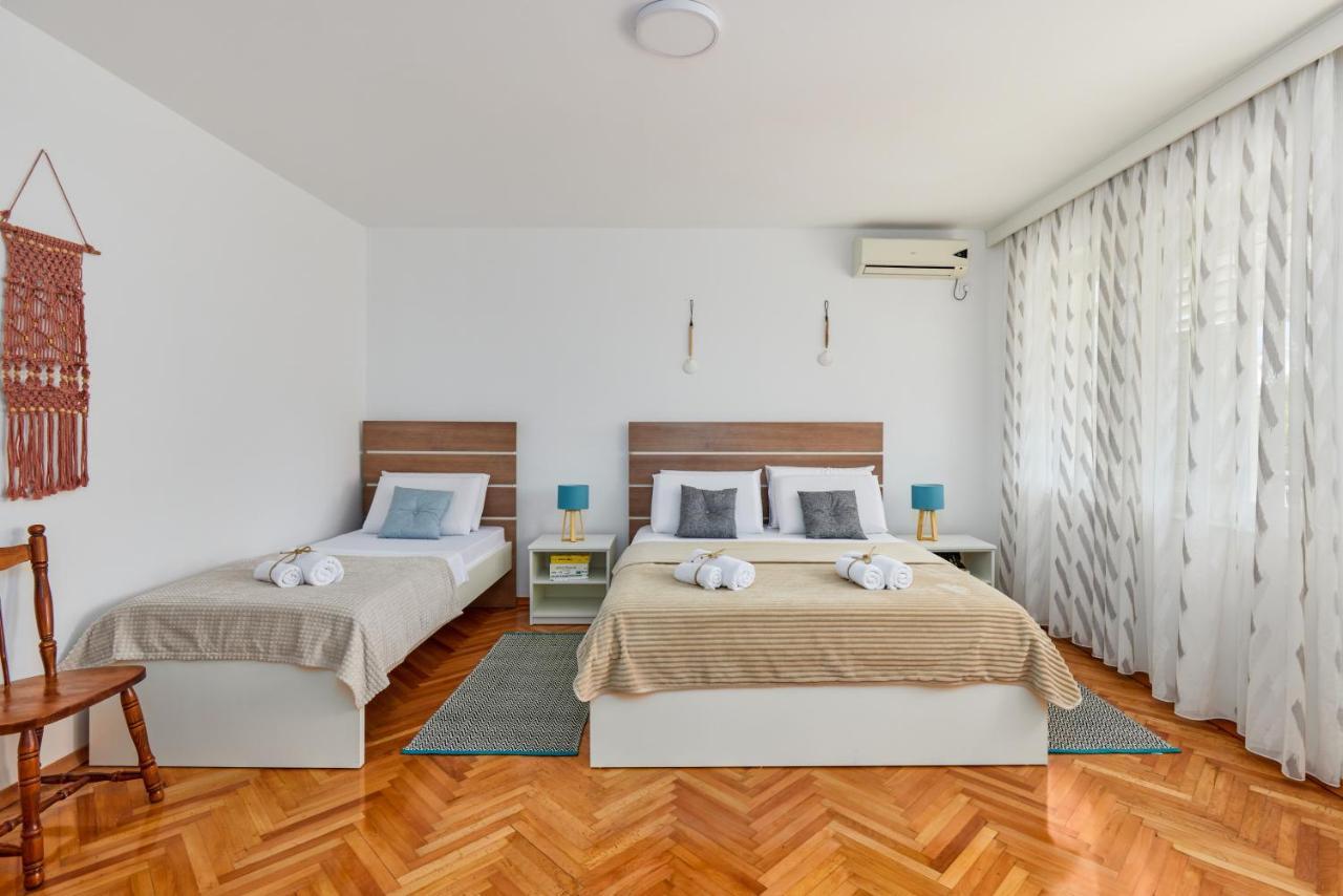 Waikiki Beach House Villa Tivat Exterior foto