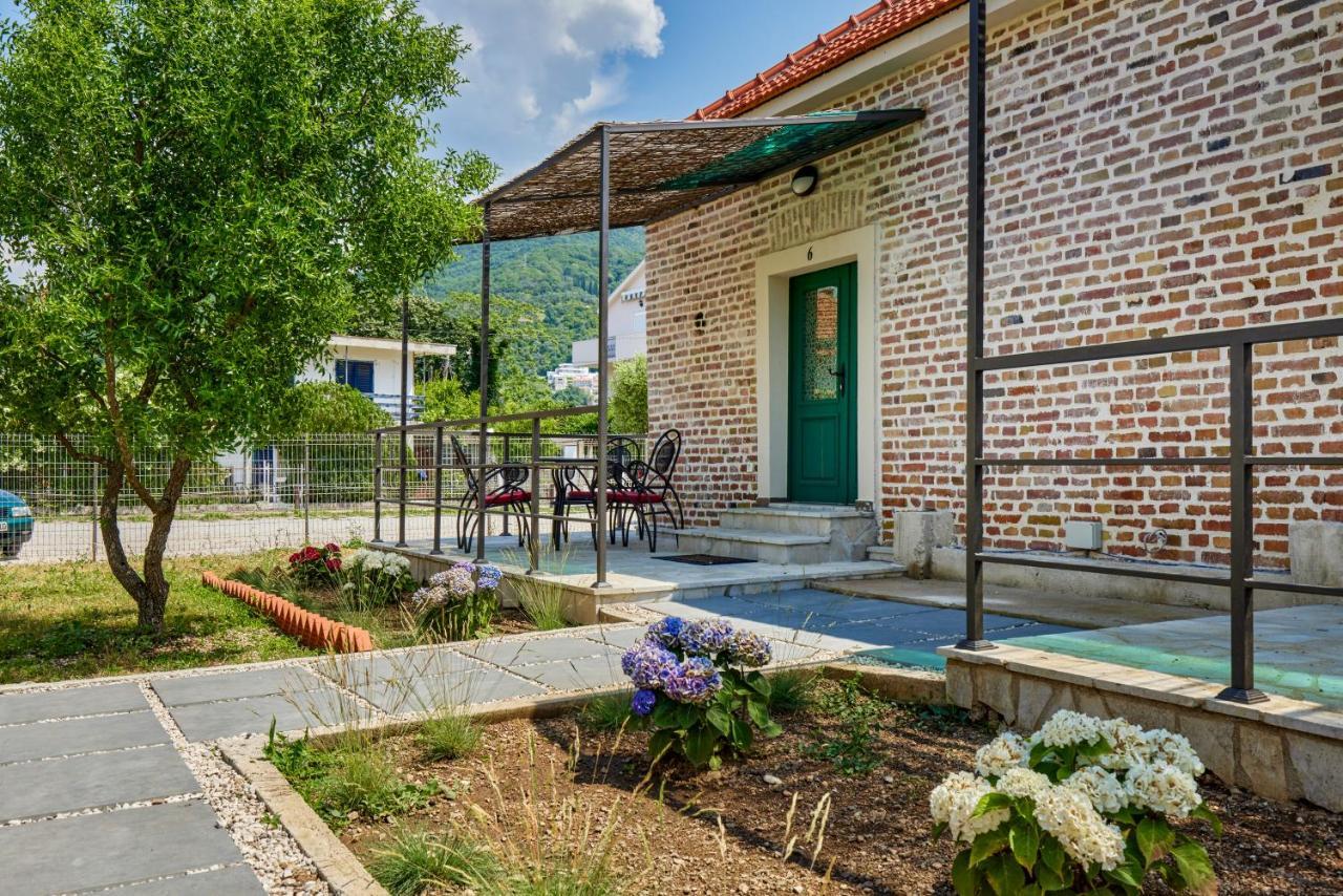 Waikiki Beach House Villa Tivat Exterior foto
