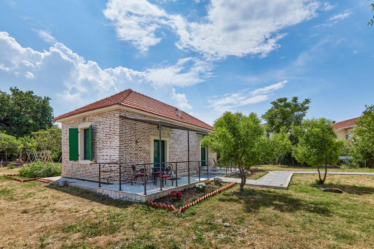 Waikiki Beach House Villa Tivat Exterior foto