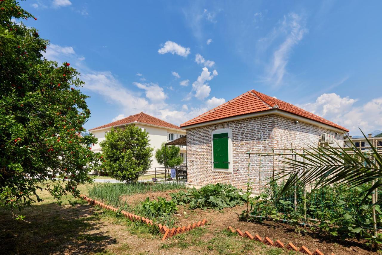 Waikiki Beach House Villa Tivat Exterior foto