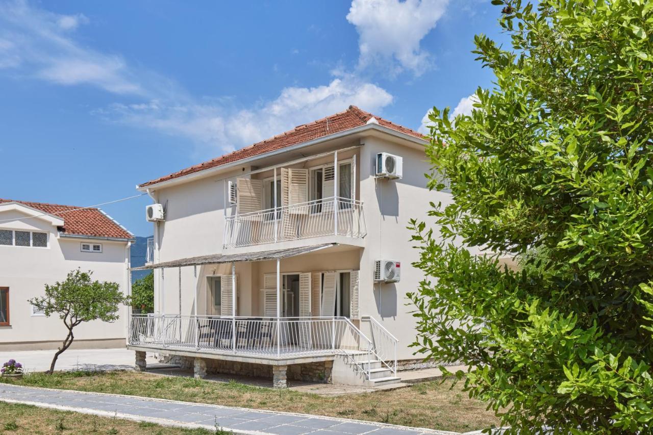 Waikiki Beach House Villa Tivat Exterior foto