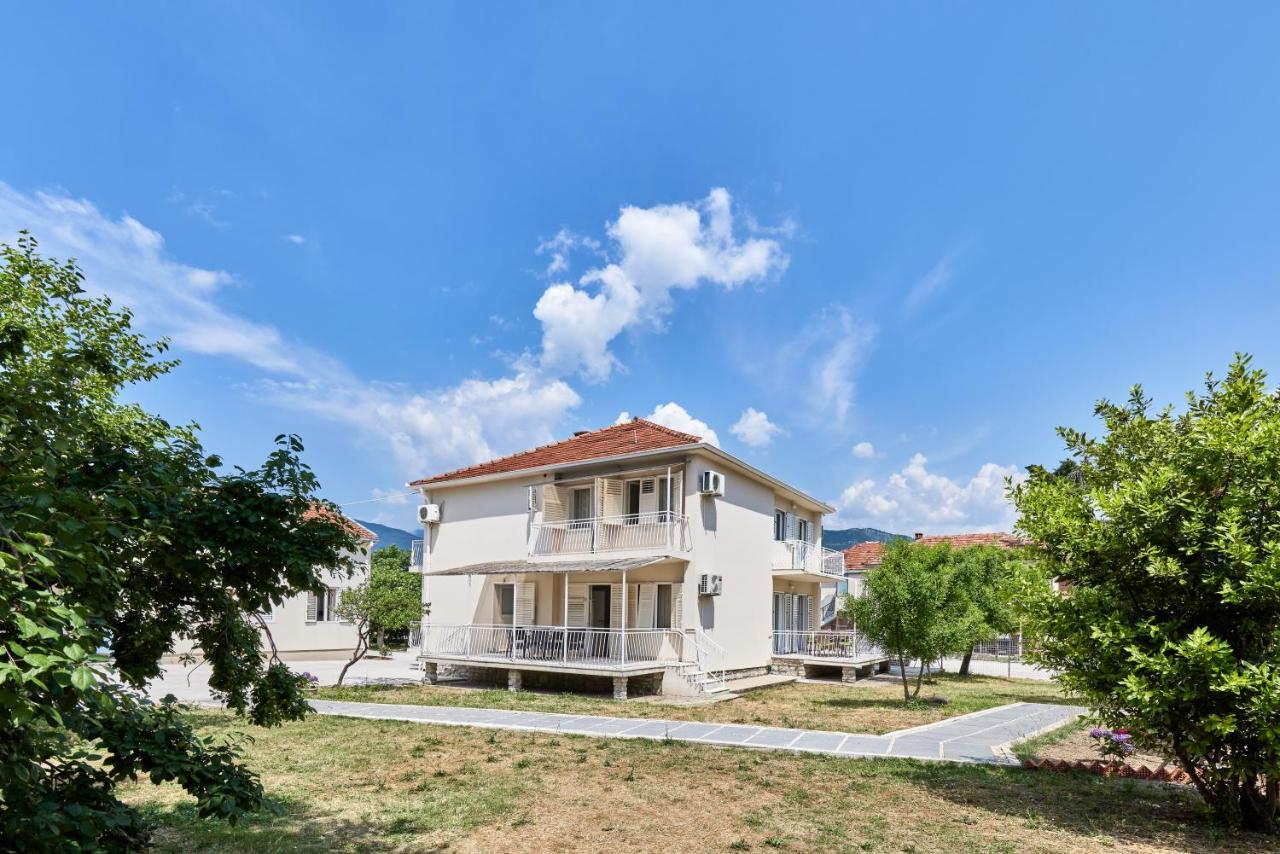 Waikiki Beach House Villa Tivat Exterior foto