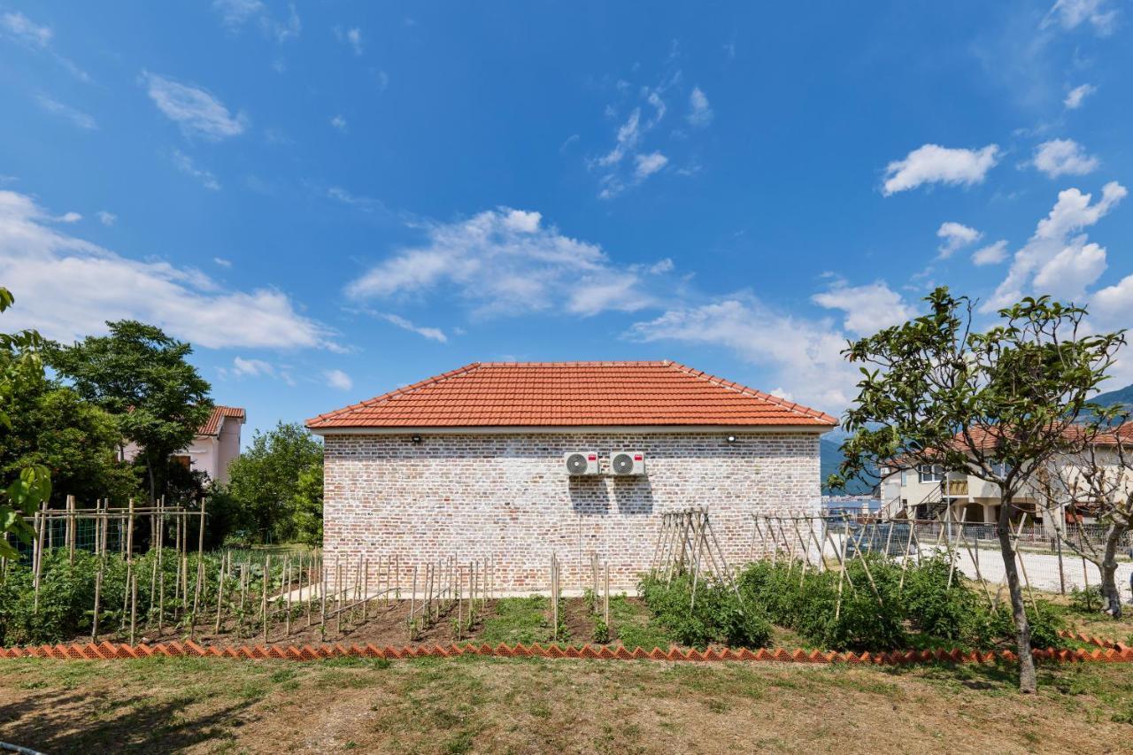 Waikiki Beach House Villa Tivat Exterior foto